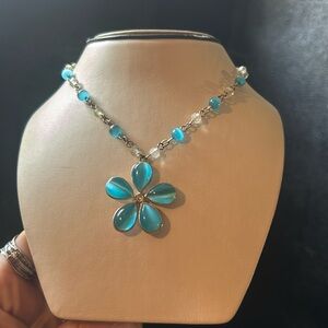 Vintage y2k chunky teal and silver tone floral beaded necklace